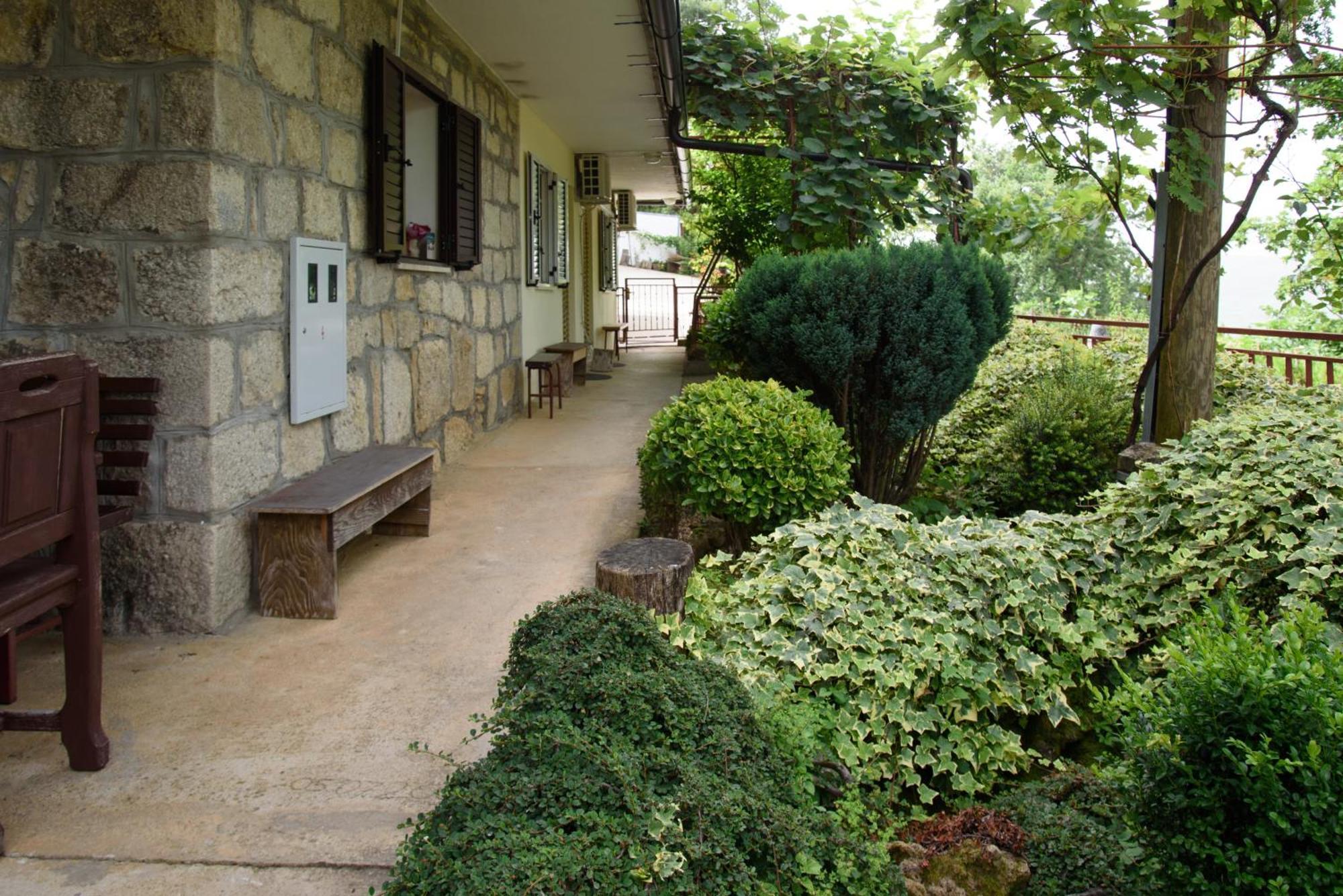 Apartments Cvitini Dvori Garjak Vrlika Esterno foto