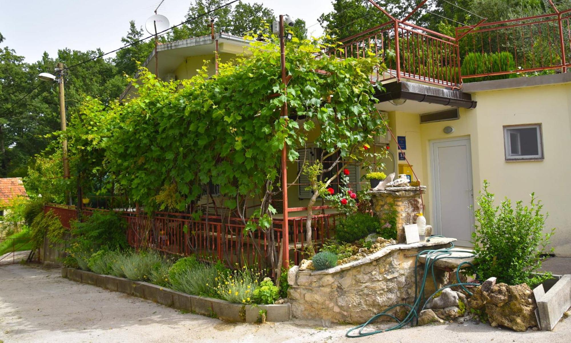 Apartments Cvitini Dvori Garjak Vrlika Esterno foto